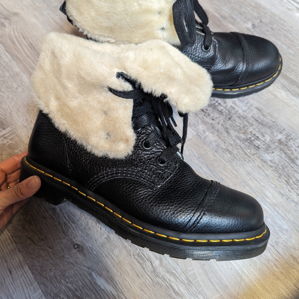 Dr. Martens Aimilita fur lined leather boots Men's 9 or Women's 11 - Picture 2 of 11